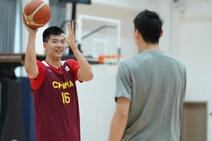 华体会体育登录入口-男篮夺开门红！3将打出身价！焦泊乔+庞峥麟稳得分，徐昕统治内线