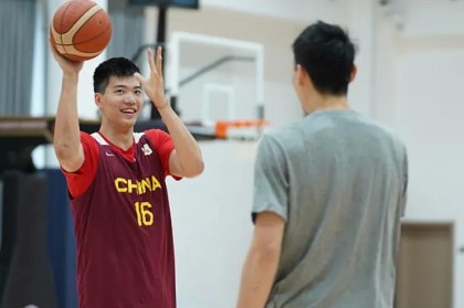 华体会体育登录入口-男篮夺开门红！3将打出身价！焦泊乔+庞峥麟稳得分，徐昕统治内线